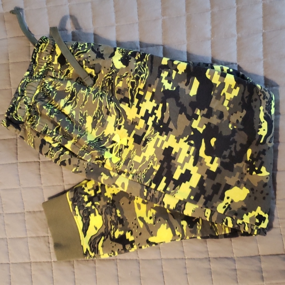 Under Armour boys XL sweat pants
